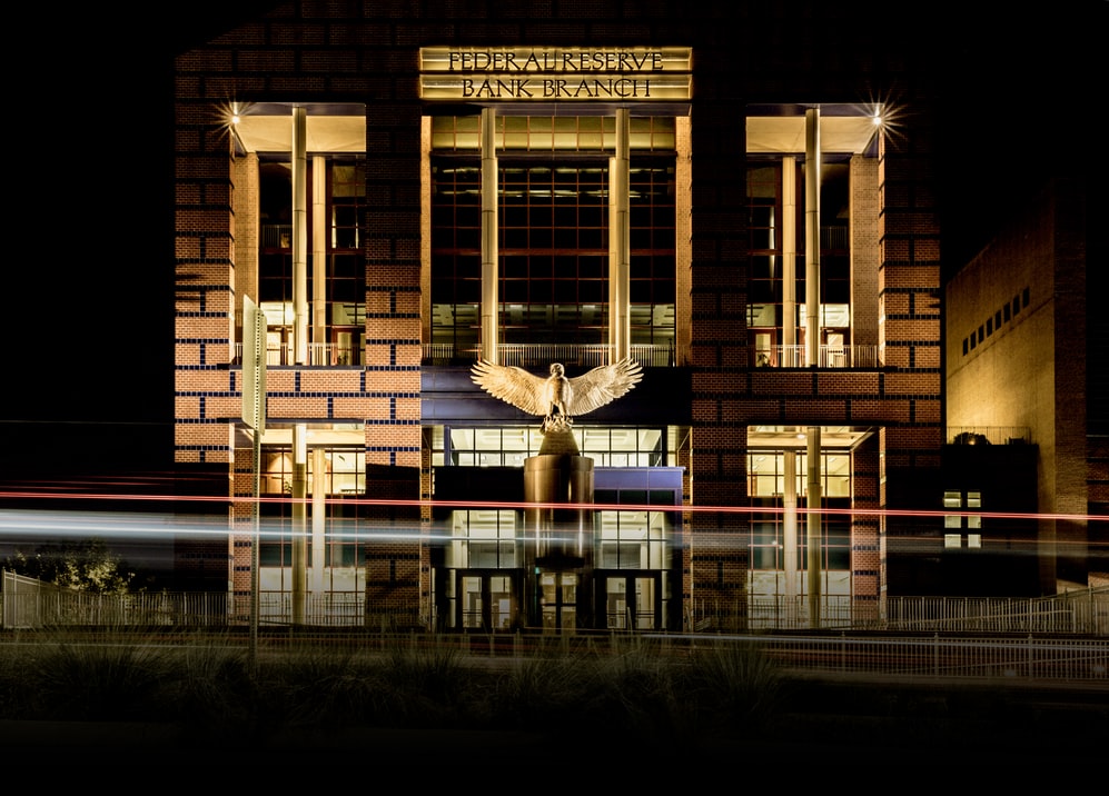 Fed může snížit sazby až na nulu