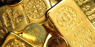 Although it may already have seemed that investors would forget about gold as a safe harbor for their free funds, the yellow metal once again claimed the floor.