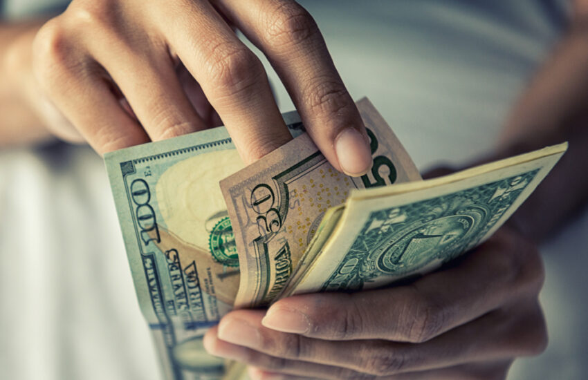 Dolar osłabił się zarówno wobec jena, jak i franka szwajcarskiego. Inwestorzy zareagowali na koniec optymizmu wokół Chin