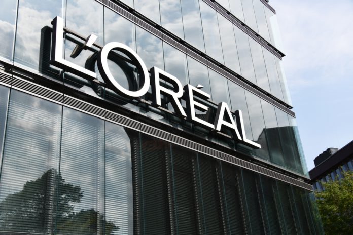 French cosmetics firm L'Oréal will buy Australian cosmetics brand Aesop from Brazil's Natura & Co for $2.5 billion (CZK 53.7 billion).