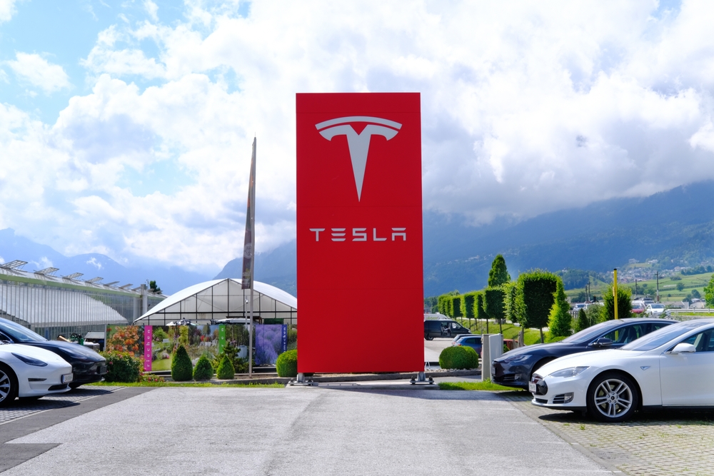 Tesla, Inc. (TSLA) – Aktuální cena + graf, produkty, historie