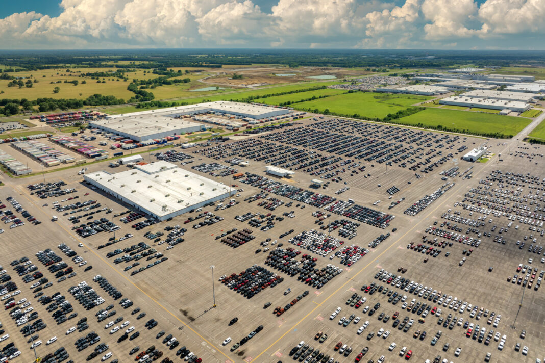 Automobilky v EU varují před růstem nákladů kvůli ochraně ocelářství