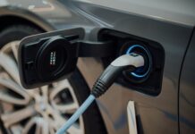 Celosvětový prodej elektromobilů v únoru kvůli Číně a USA opět klesl Electric car
