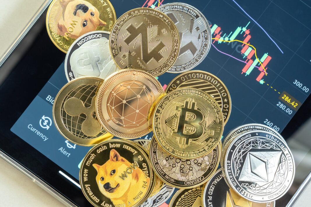 Mýty o Bitcoinu, kterým Češi stále věří. Co je pravda a co už dávno neplatí? Simplecoin illustrative picture.