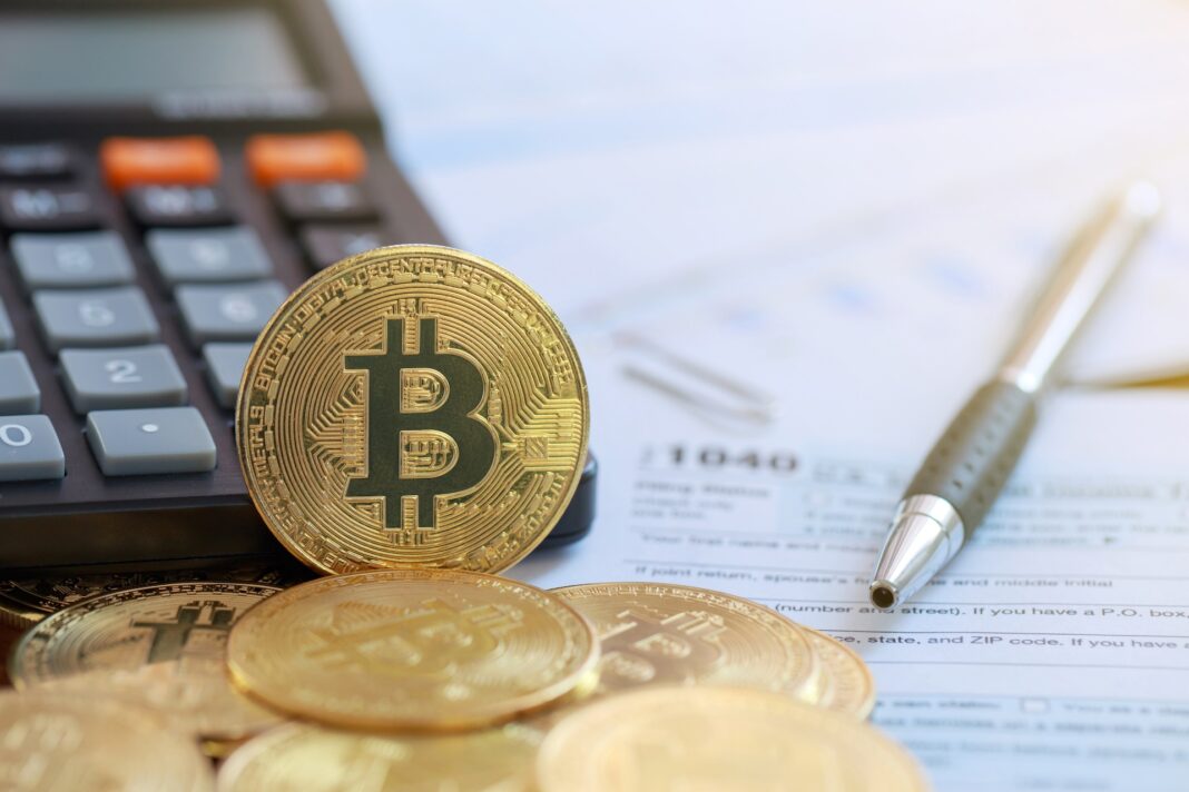 WhaleBooks recenze: Nástroj, který řeší kryptodaně i portfolio. Vyplatí se ho používat? Crypto taxes illustrative picture.
