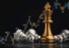 Dividendoví králové 2026: 5 dividendových akcií, které dominují trhu. Které dávají smysl právě teď? Gold chess king with stock market candlesticks surrounding it, symbolizing strategic investing.