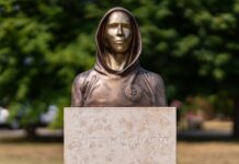 من هو ساتوشي ناكاموتو؟ أدلة جديدة تربط البيتكوين بعالم بريطاني Portrait of the statue of Satoshi.