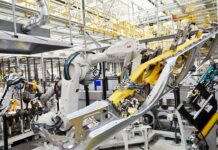 ABB Robotics: Kybernetická bezpečnost a inteligentní automatizace podporují růst výroby elektromobilů