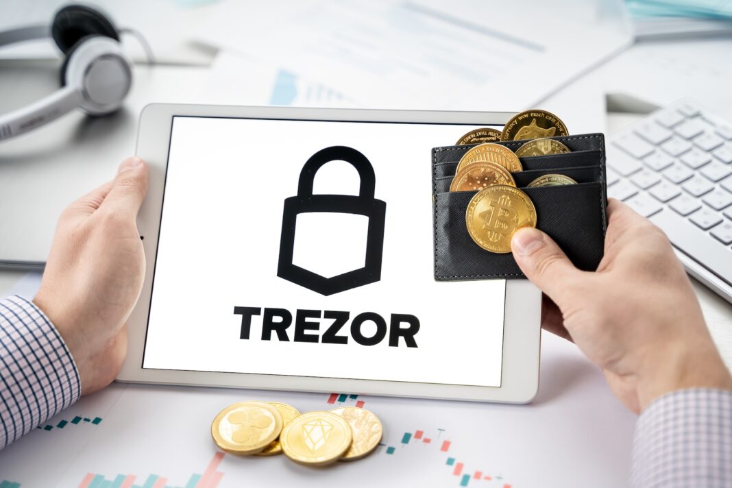 Trezor Safe 5 recenze: Vyplatí se česká hardwarová peněženka na kryptoměny? Trezor Safe illustrative picture.