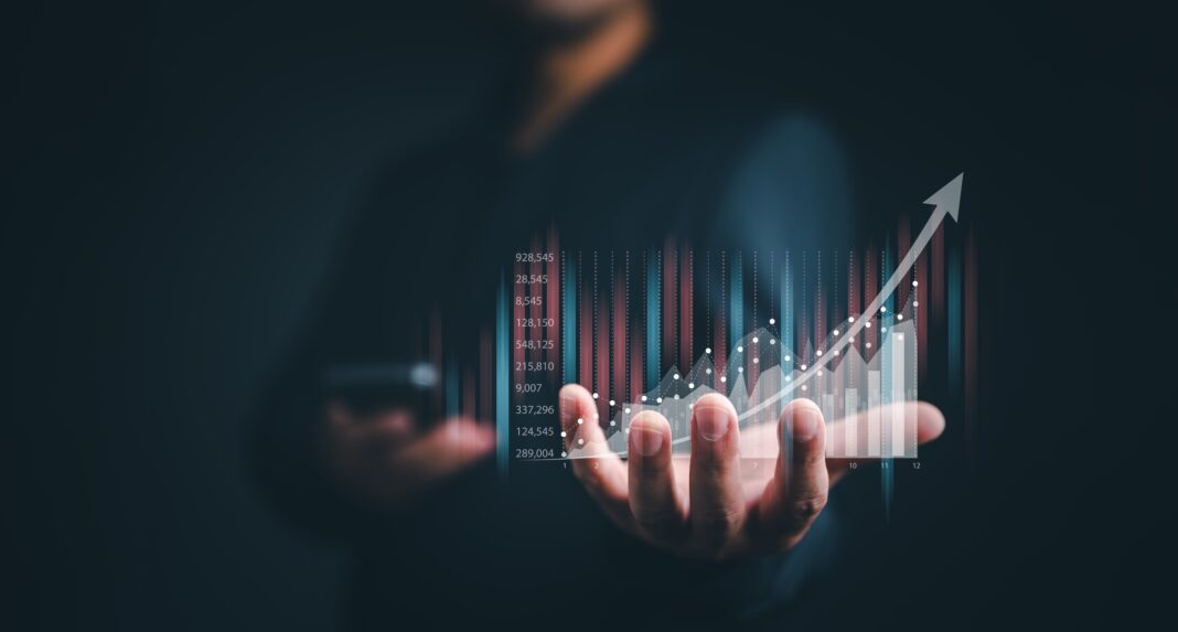Octardo recenze Hands holding a transparent digital chart with a rising arrow and data points above them