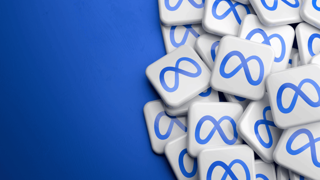 Americká společnost Meta vybuduje své první datové centrum v Kanadě Multiple white square tiles with a blue infinity symbol stacked on a blue background, suggesting a Meta/Infinity branding motif.