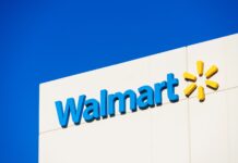 La ganancia trimestral de Walmart disminuyó, el crecimiento en EE.UU. quedó por debajo de las expectativas Walmart. Source: Adobe Stock